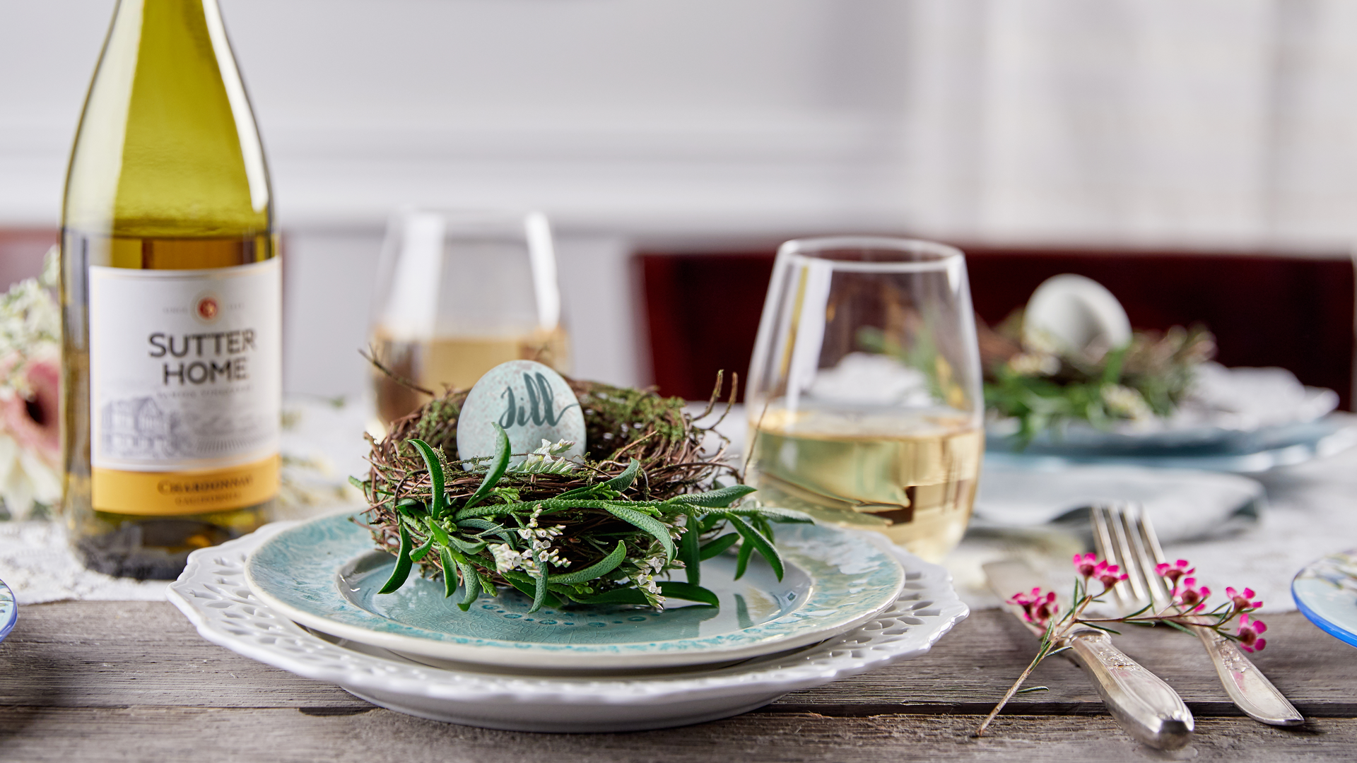 Spring Comes Alive in Your Home With Our DIY Easter Tablescapes