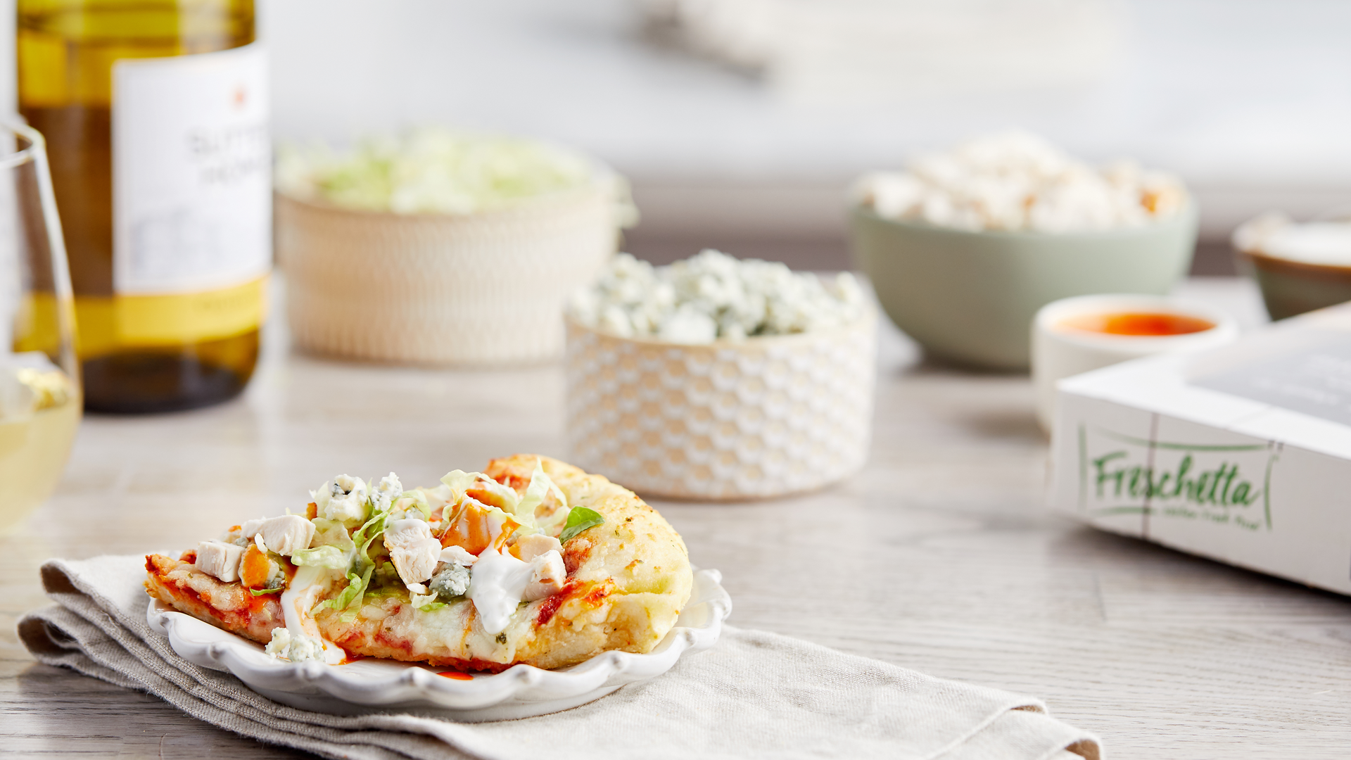 Win Over the Crowds on Game Day With This FRESCHETTA® Pizza & Sutter Home Wine Pairing