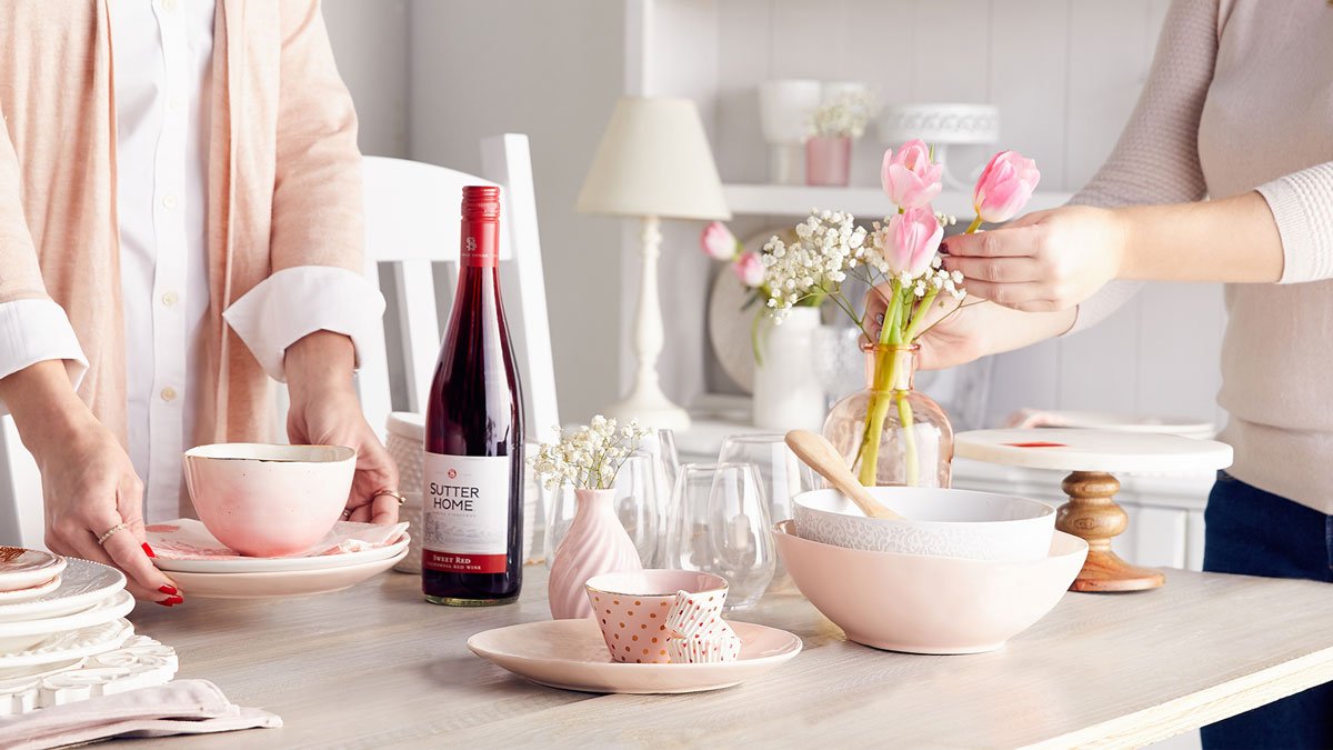 A Valentine’s Day Tablescape That Proves Home is Truly Where the Heart Is