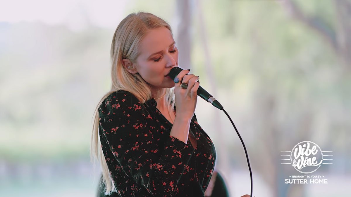 Watch Grammy Winner Artist Jewel Pour Her Heart Out Performing “No More Tears”