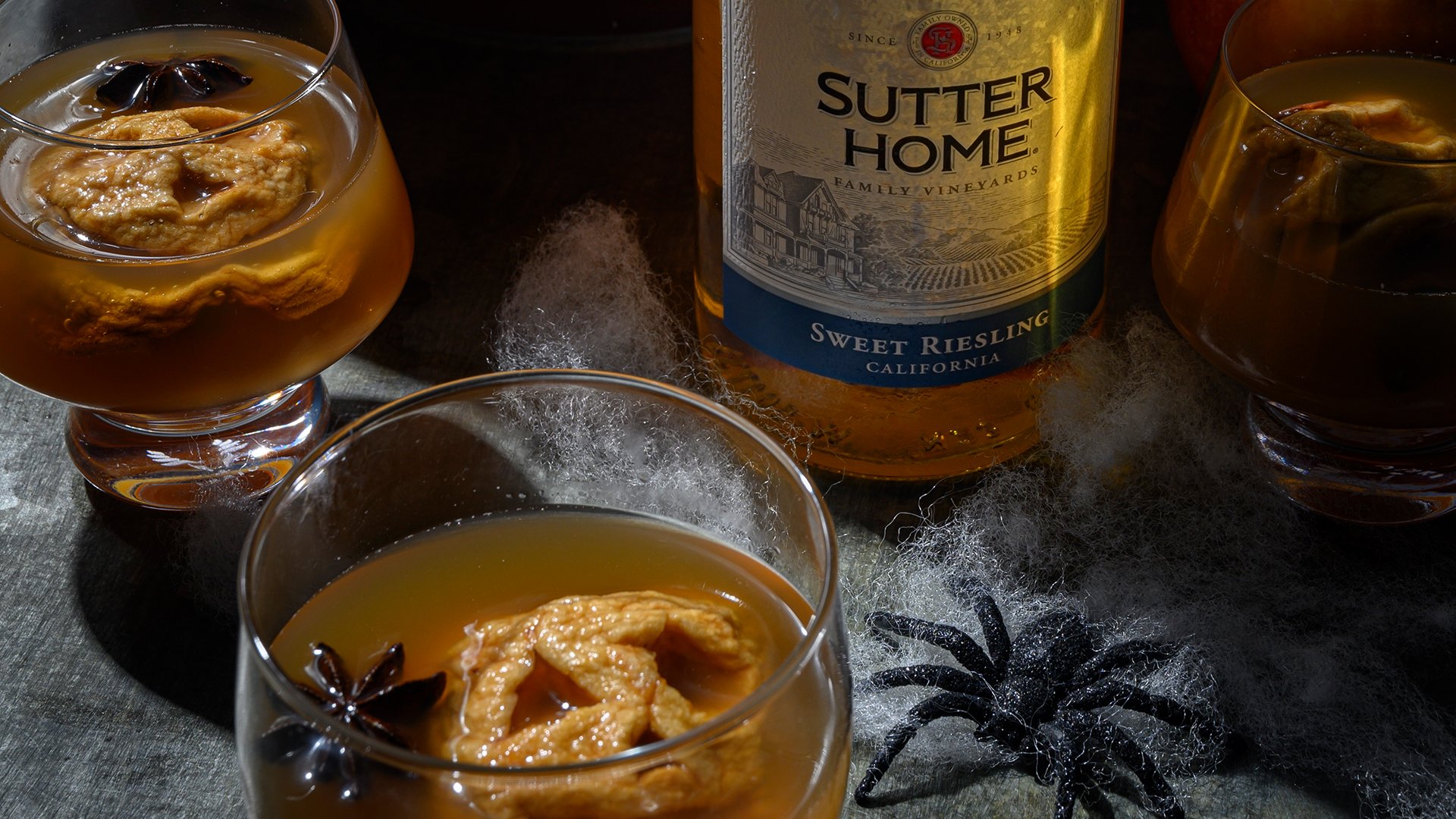 Sutter Home Sweet Riesling Shrunk’in Head Apple Punch is a Real Scream ​ ​